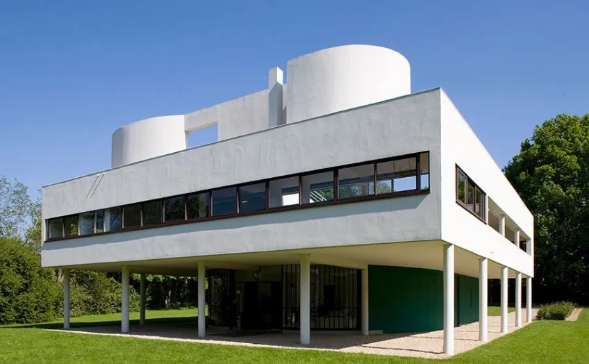 Villa Savoye by Le Corbusier